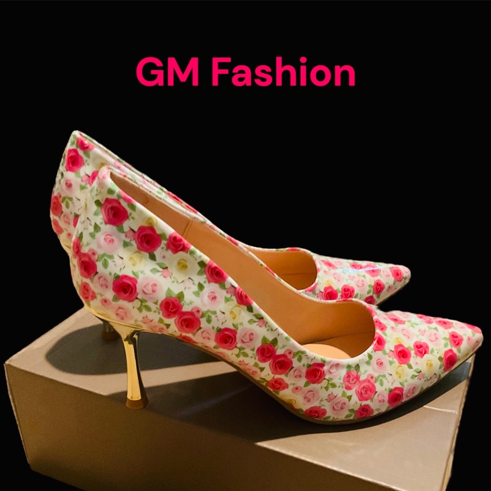 Hello  Ladies you deserve it 🌹
Gold Heels (8.5cm)
Size 9.5
price $35